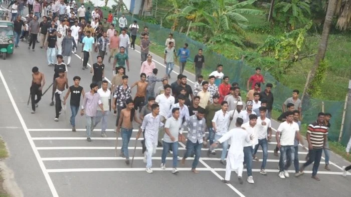 নোয়াখালীতে ছাত্রদলের আনন্দ মিছিলে যাওয়ার পথে হামলা, আহত ১৫